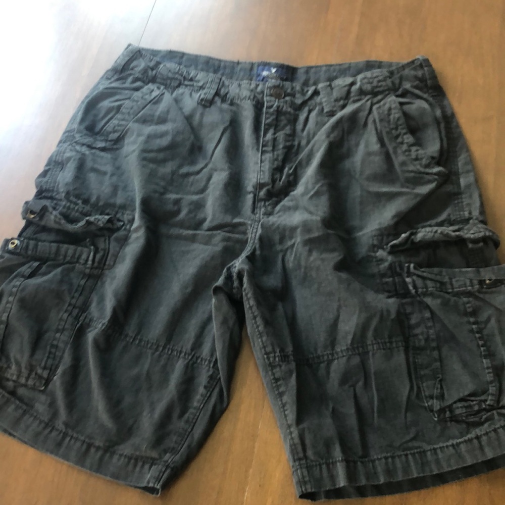 American Eagle Men’s 38 Black Cargo Shorts